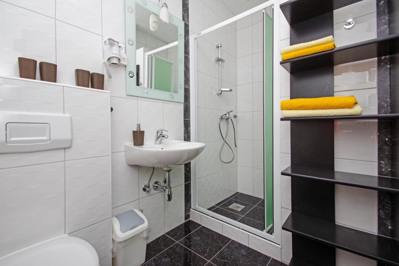 Matanovi Dvori Md Apartments Makarska Exterior photo